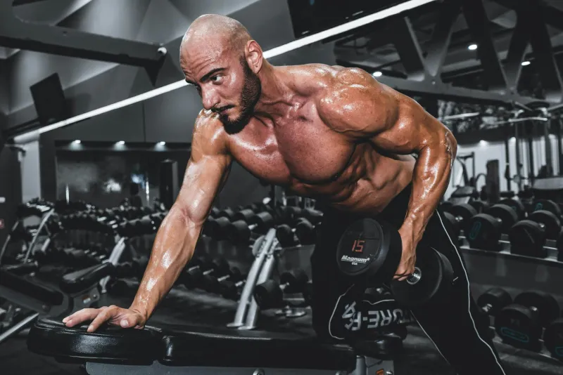 Sports supplement capsules and muscle recovery training