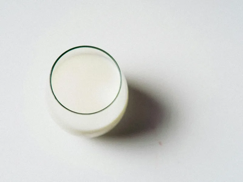 Dairy products, leafy greens and calcium supplements for healthy bones