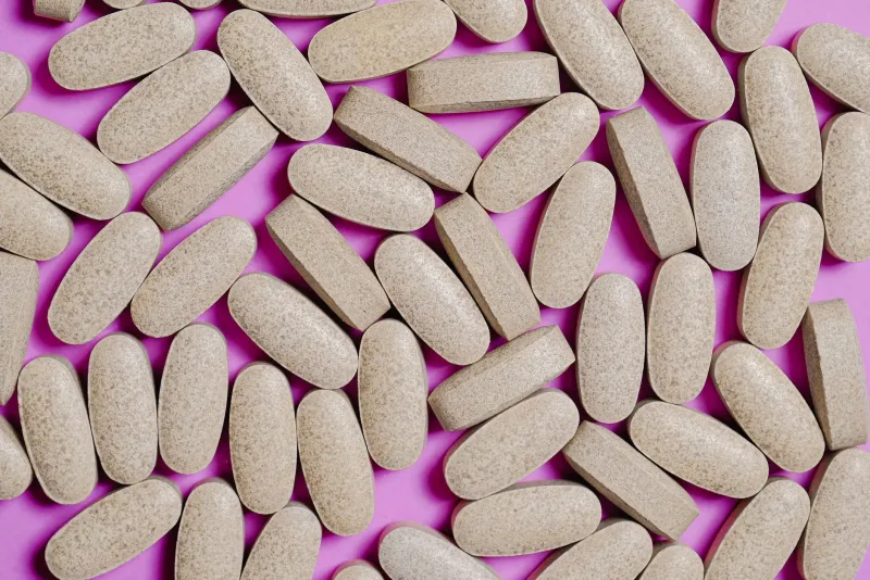 Biotiin juuste ja küünte tervise toetajana — teaduspõhine annustamisjuhend