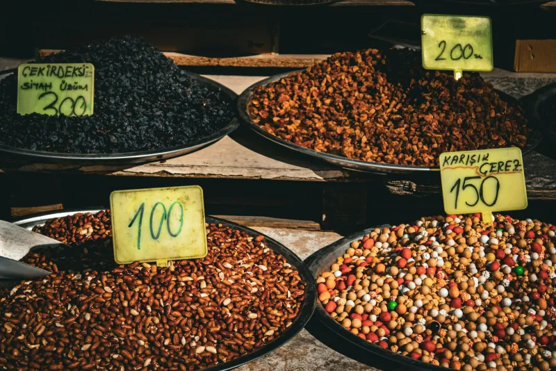 Nutrient-rich foods with selenium, symbolising optimal selenium timing