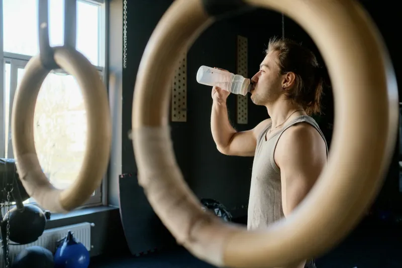 Athlete running and consuming isotonic gels during endurance training