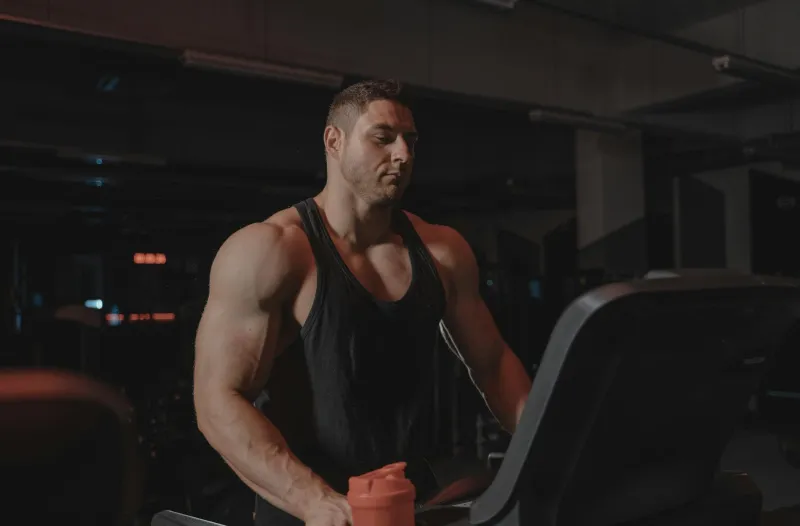 L-glutamine powder and capsules for post-workout recovery