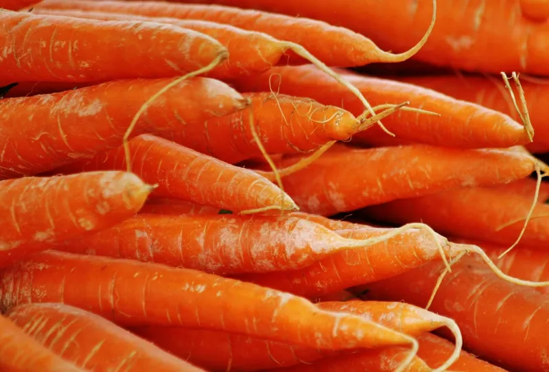 Oranžid ja kollased puu- ja köögiviljad beetakaroteeniga