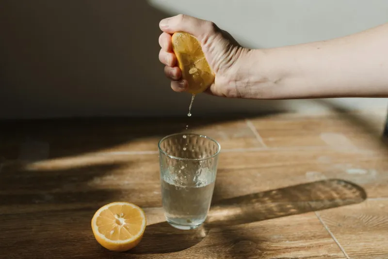 Electrolyte drink during athletic training — hydration and performance support