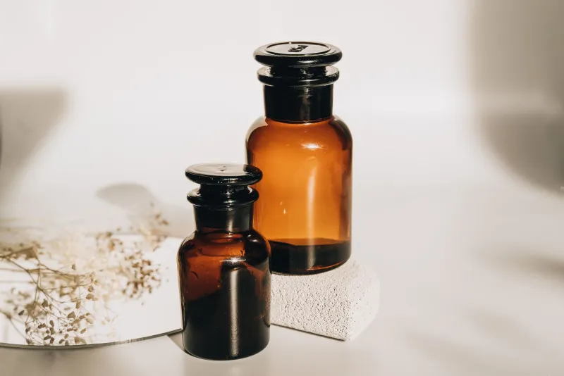 Iodine supplement capsules with seaweed representing thyroid health support